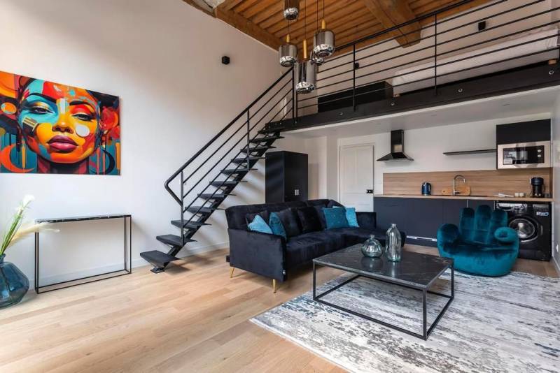 Travaux de rénovation avec transformation d’un local commercial en un logement haut de gamme avec jacuzzi à Lyon 1